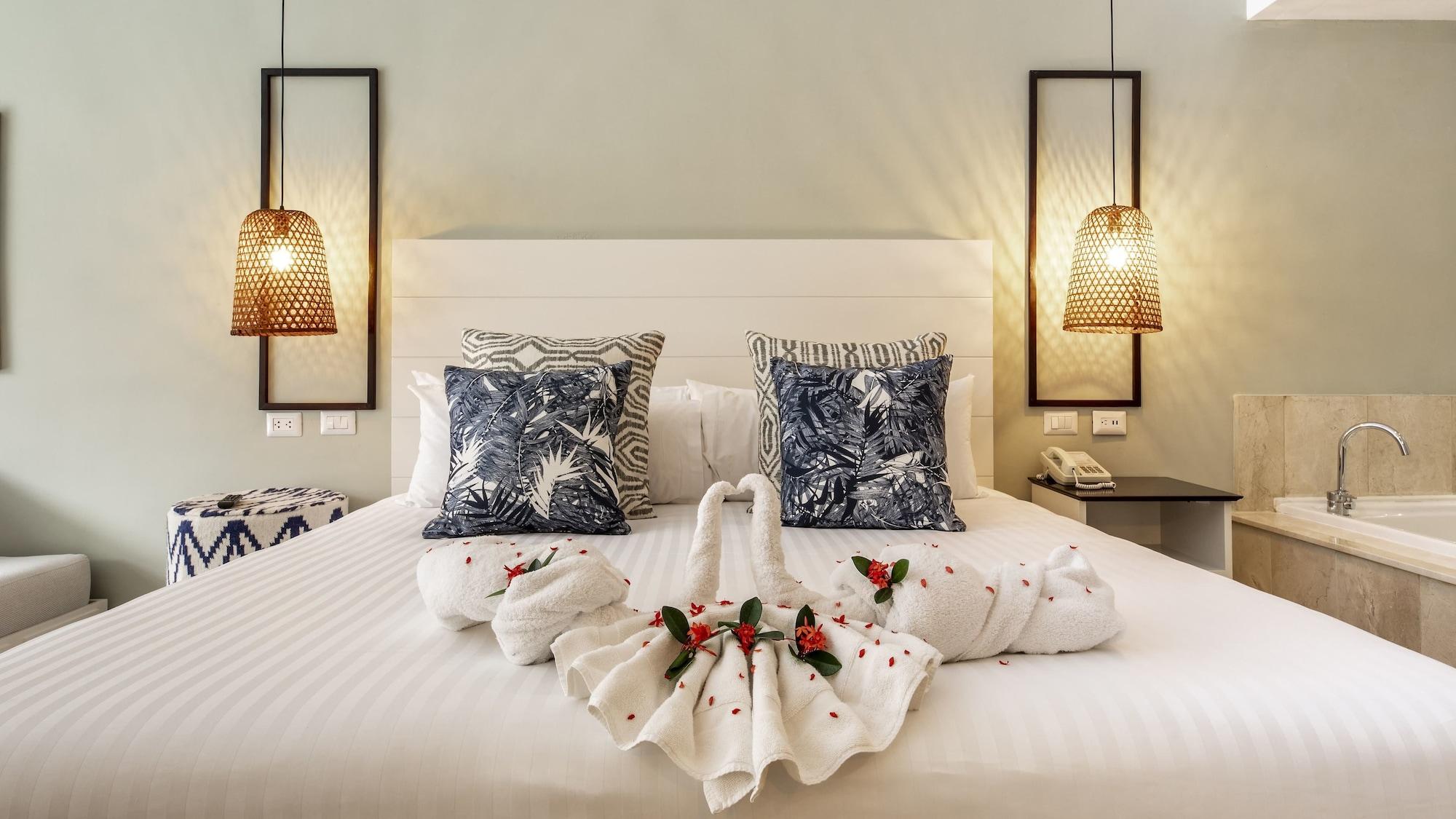 Be Live Collection Punta Cana (Adults Only) Екстериор снимка A bed with a towel swan